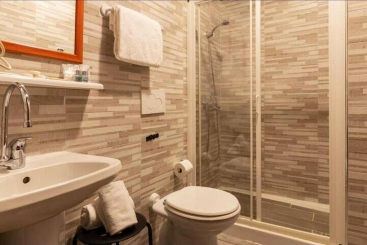 Bed & Breakfast Unique Guesthouse Рим Екстериор снимка