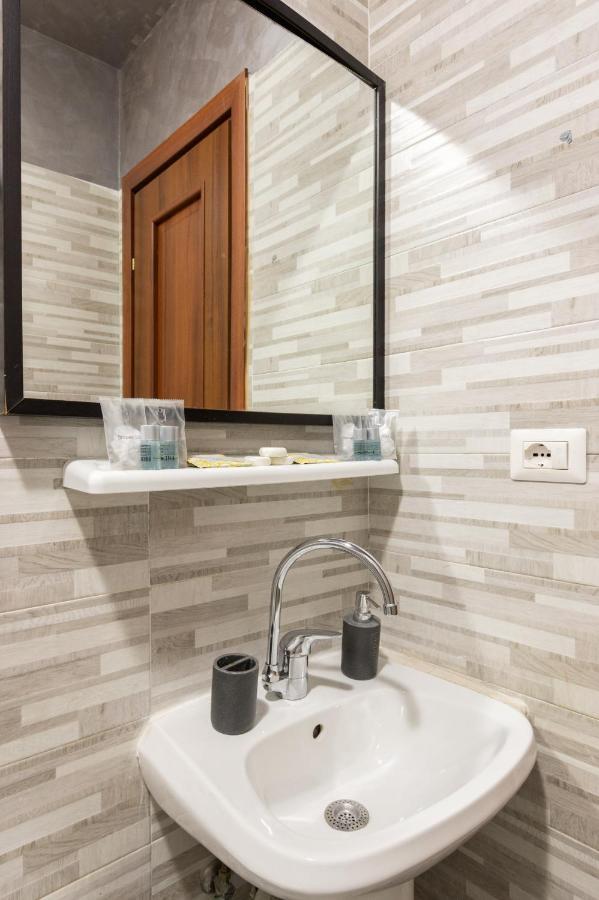 Bed & Breakfast Unique Guesthouse Рим Екстериор снимка